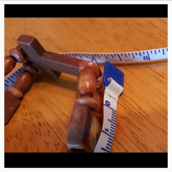 Religious wood cross necklace & bracelet pre owned - Picture 10 of 10